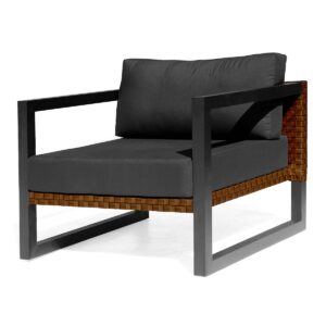 Poltrona Young em Fibra Sintética. A Poltrona é elaborada com estrutura de alumínio revestido de fibra sintética